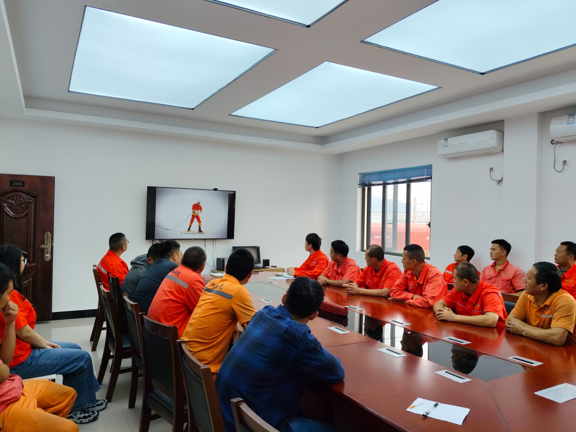 寧德陸港開展“119消防安全日”應(yīng)急演練活動(dòng)，周明組拍攝1.jpg